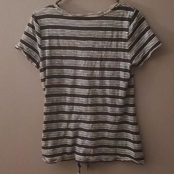 A striped shirt with tie in front - Picture 3 of 3